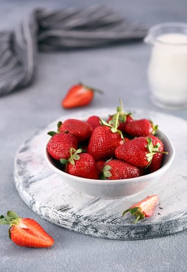 canva-fresh-organic-strawberries-MAD8KBbuEcg